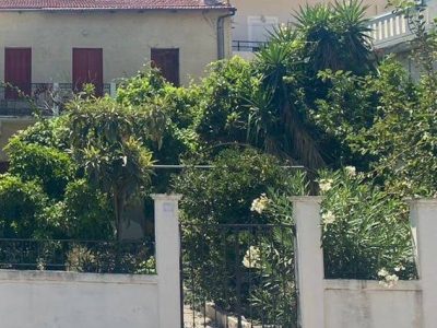 Επενδυτική Ευκαιρία: Παραδοσιακή Διώροφη Κατοικία και οικόπεδο στο Κέντρο της&nbsp;Κισσάμου